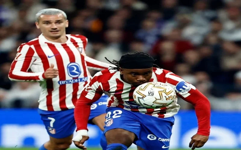 أتليتكو مدريد يباغت ريال مدريد بهدف التقدم في قمة ديربي الدوري الإسباني